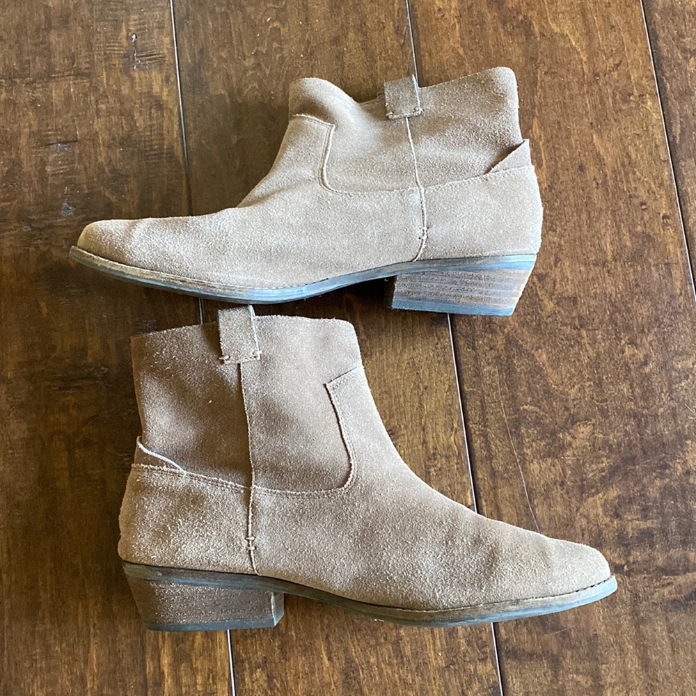 Dolce Vita - Slip on Tan Ankle boots. Size 10